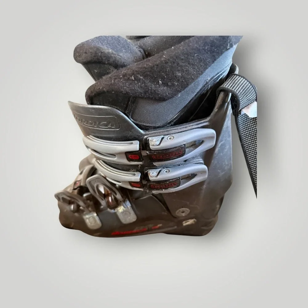 Nordica Ski Boots Men 24.0 Gray 4 Buckle Alpine Downhill Snow Sports Gear Winter